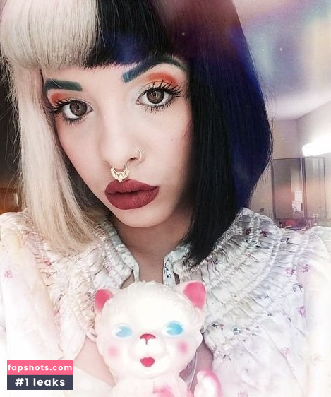 Melanie Martinez gallery photo #44