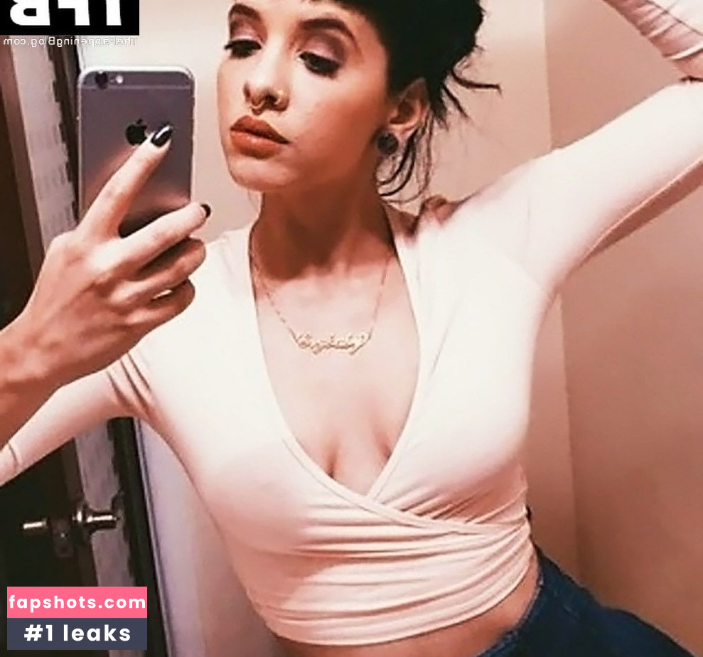 Melanie Martinez gallery photo #10
