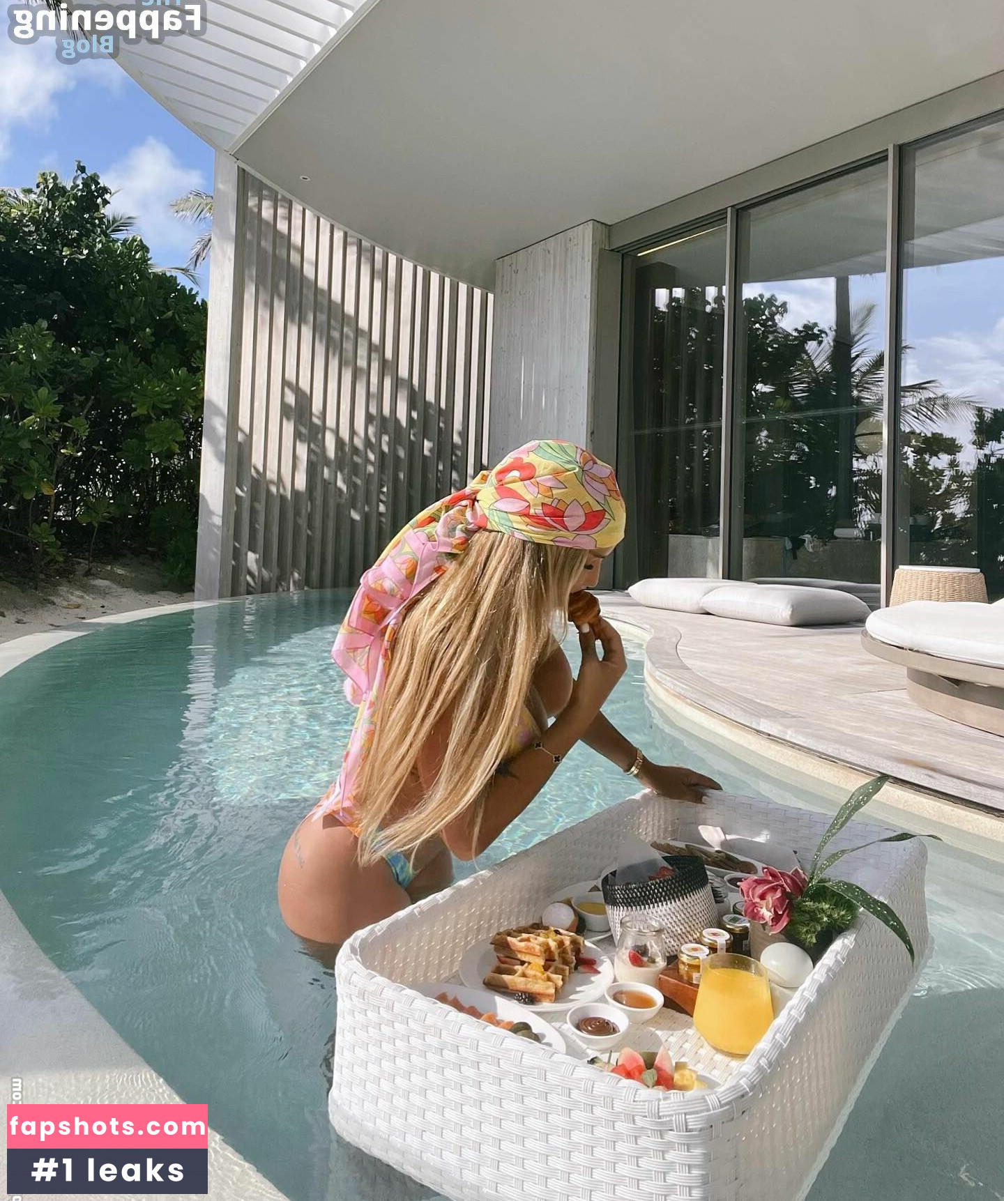 Melanie Ortiz gallery photo #30