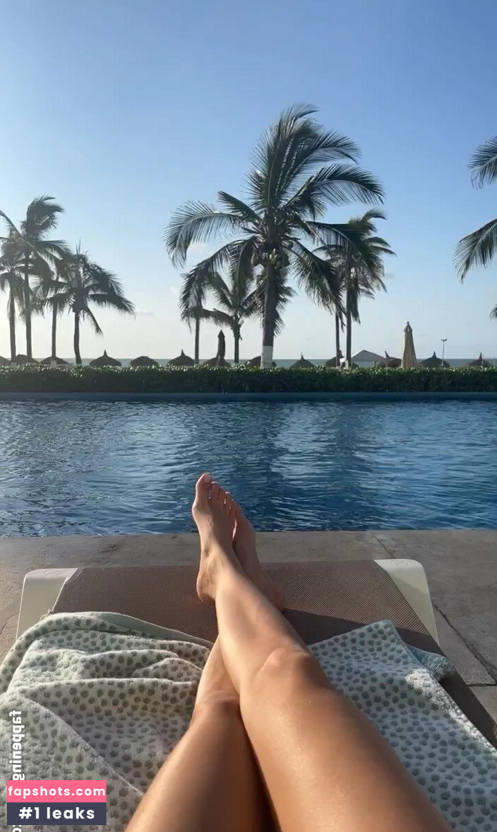 Melanie Pavola gallery photo #14