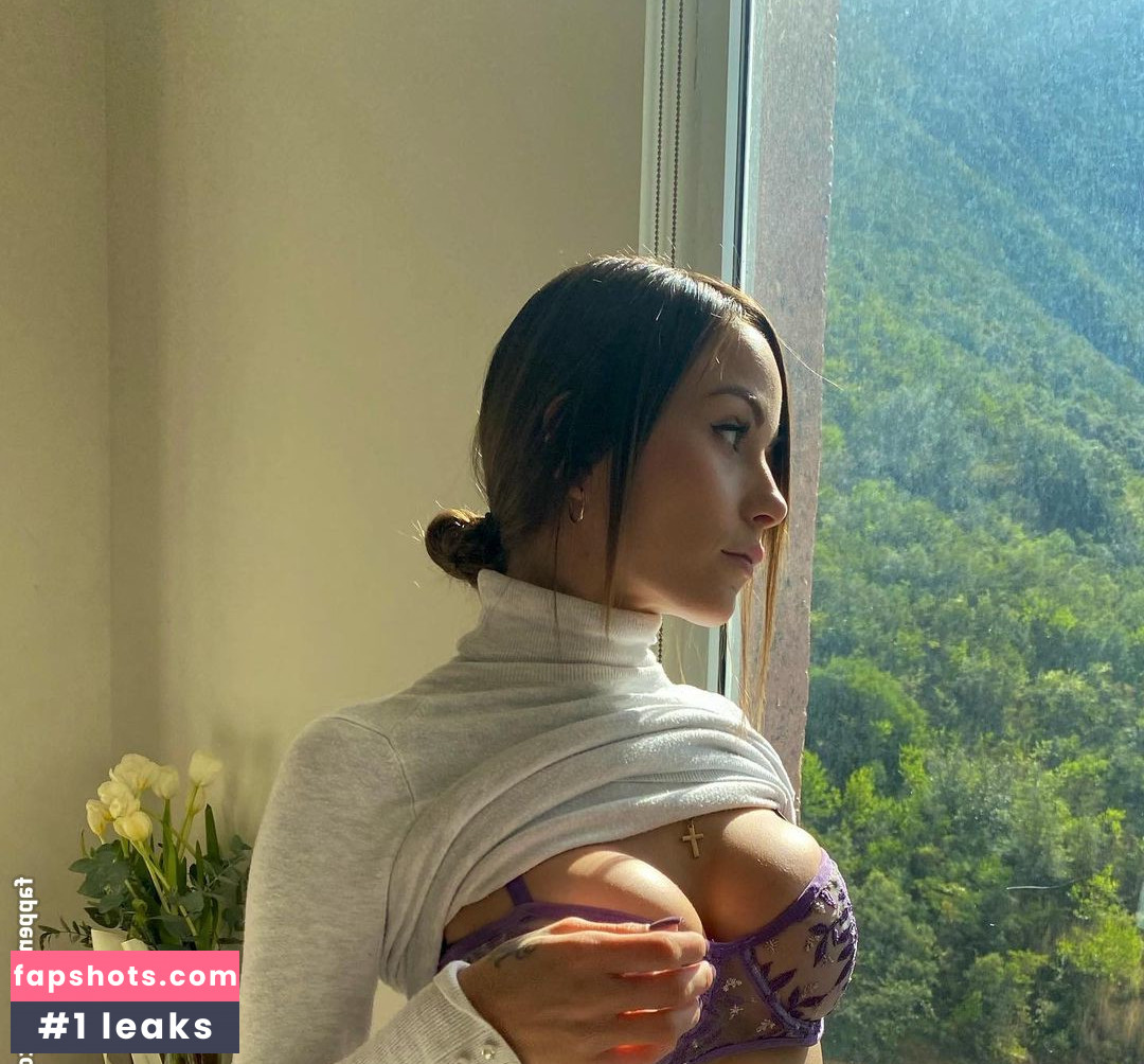 Melanie Pavola gallery photo #281