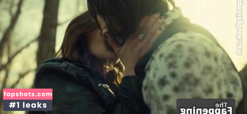 Melanie Scrofano gallery photo #32