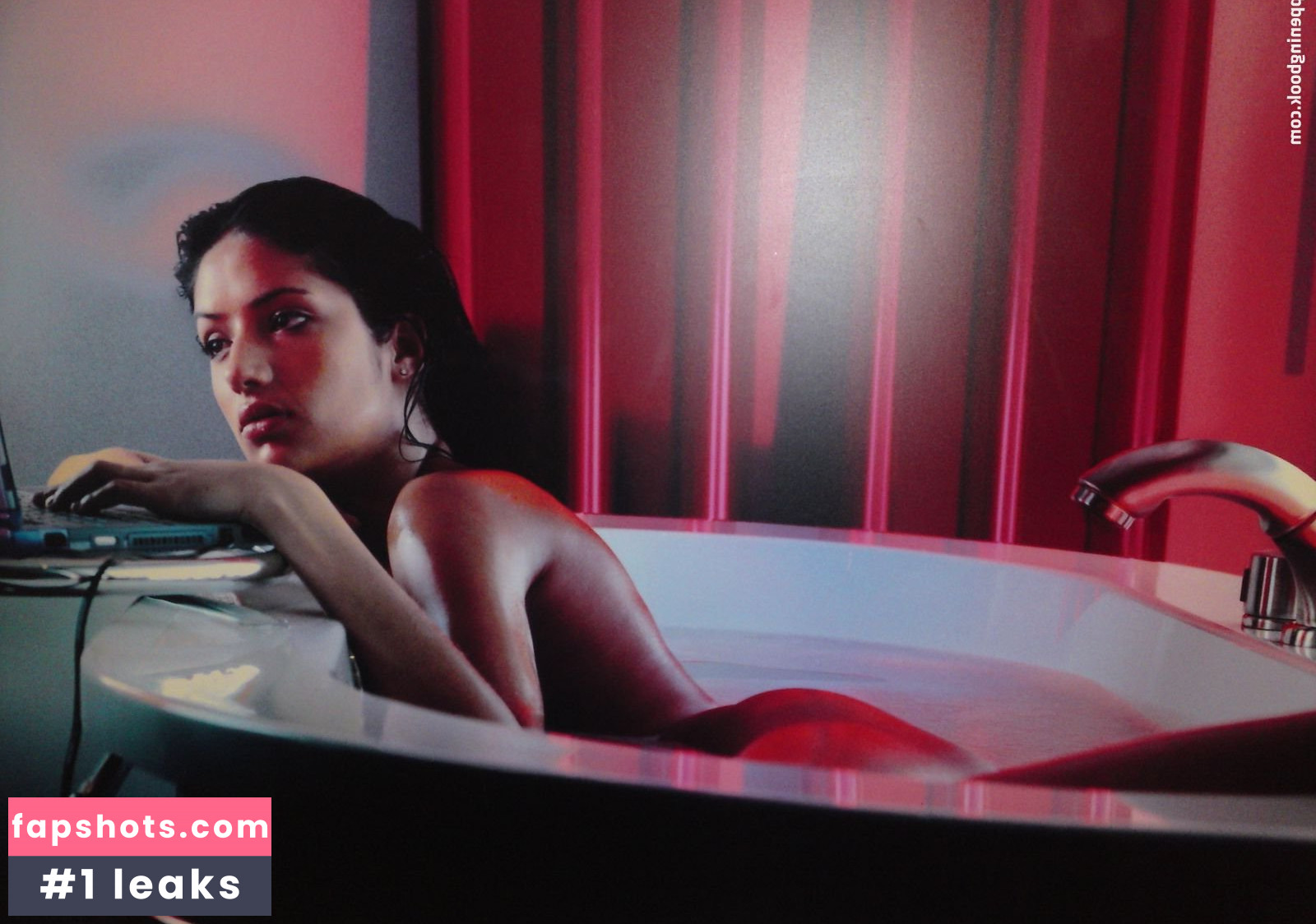 Melanie Winiger gallery photo #3