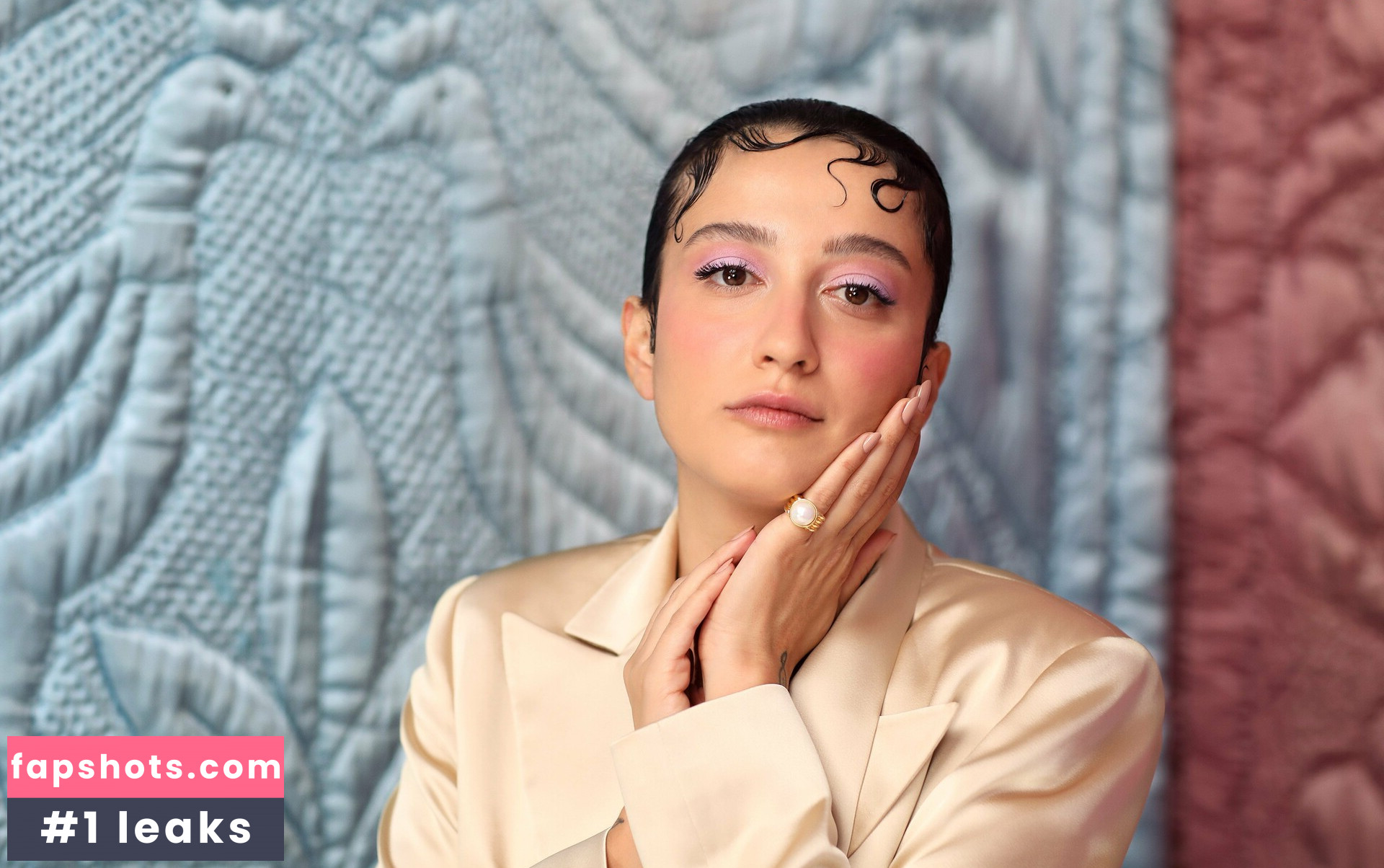 Melike Şahin gallery photo #13