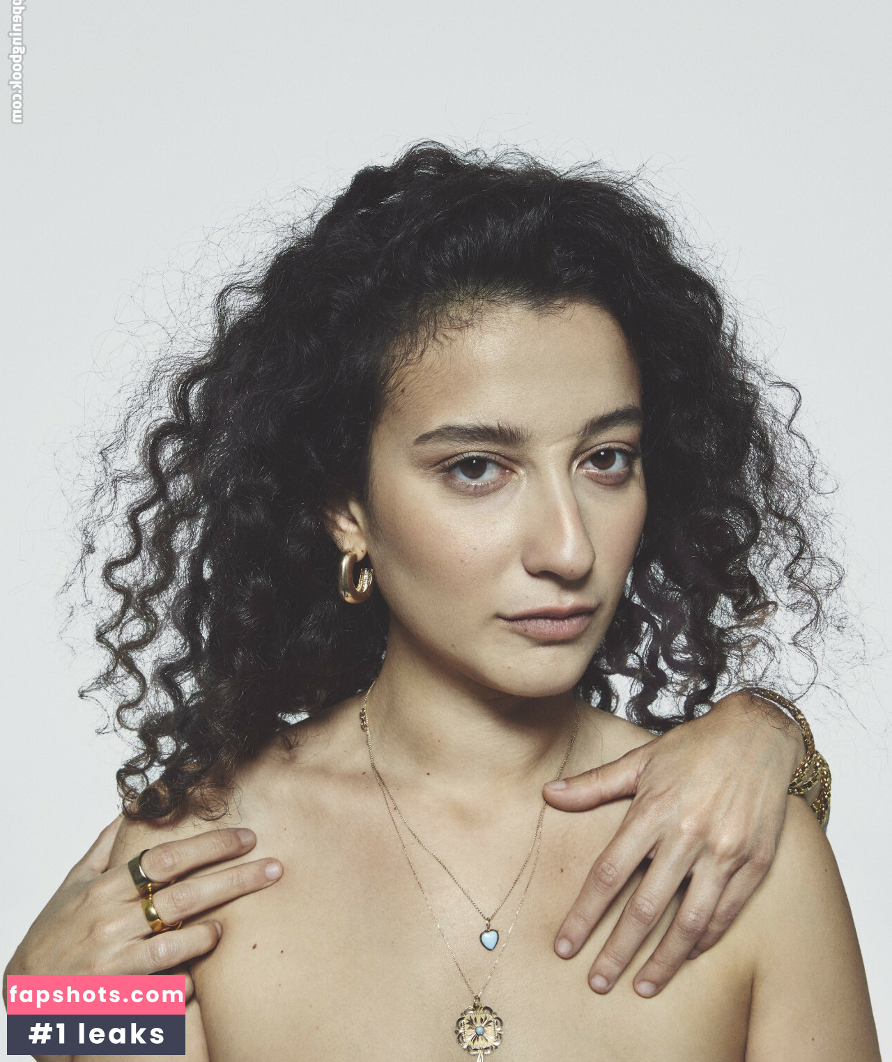 Melike Şahin gallery photo #14