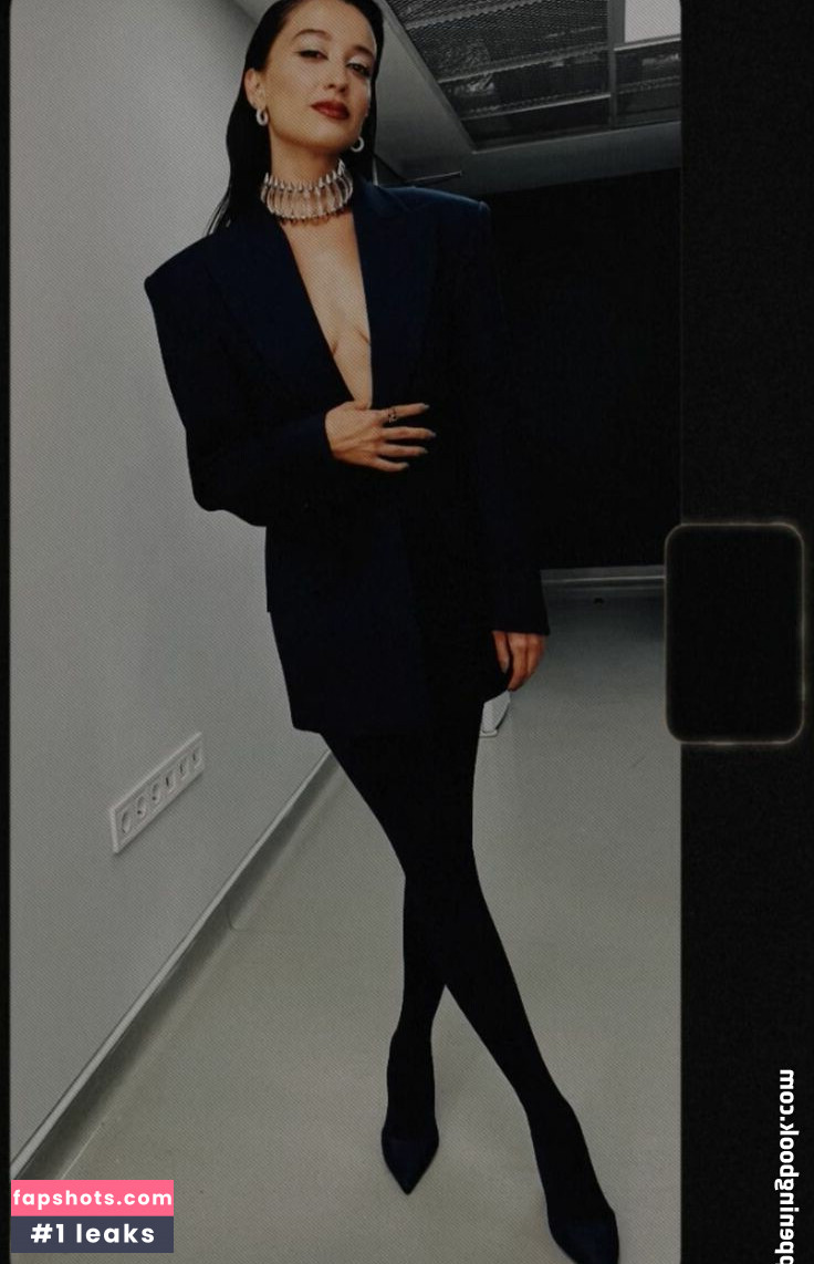 Melike Şahin gallery photo #23