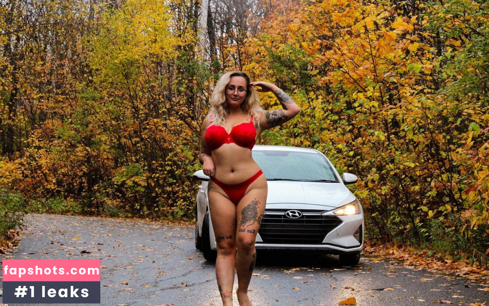 Mélina Azzizi gallery photo #2