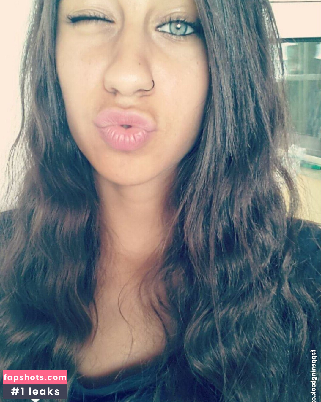 Melina Borgol nude babe gallery