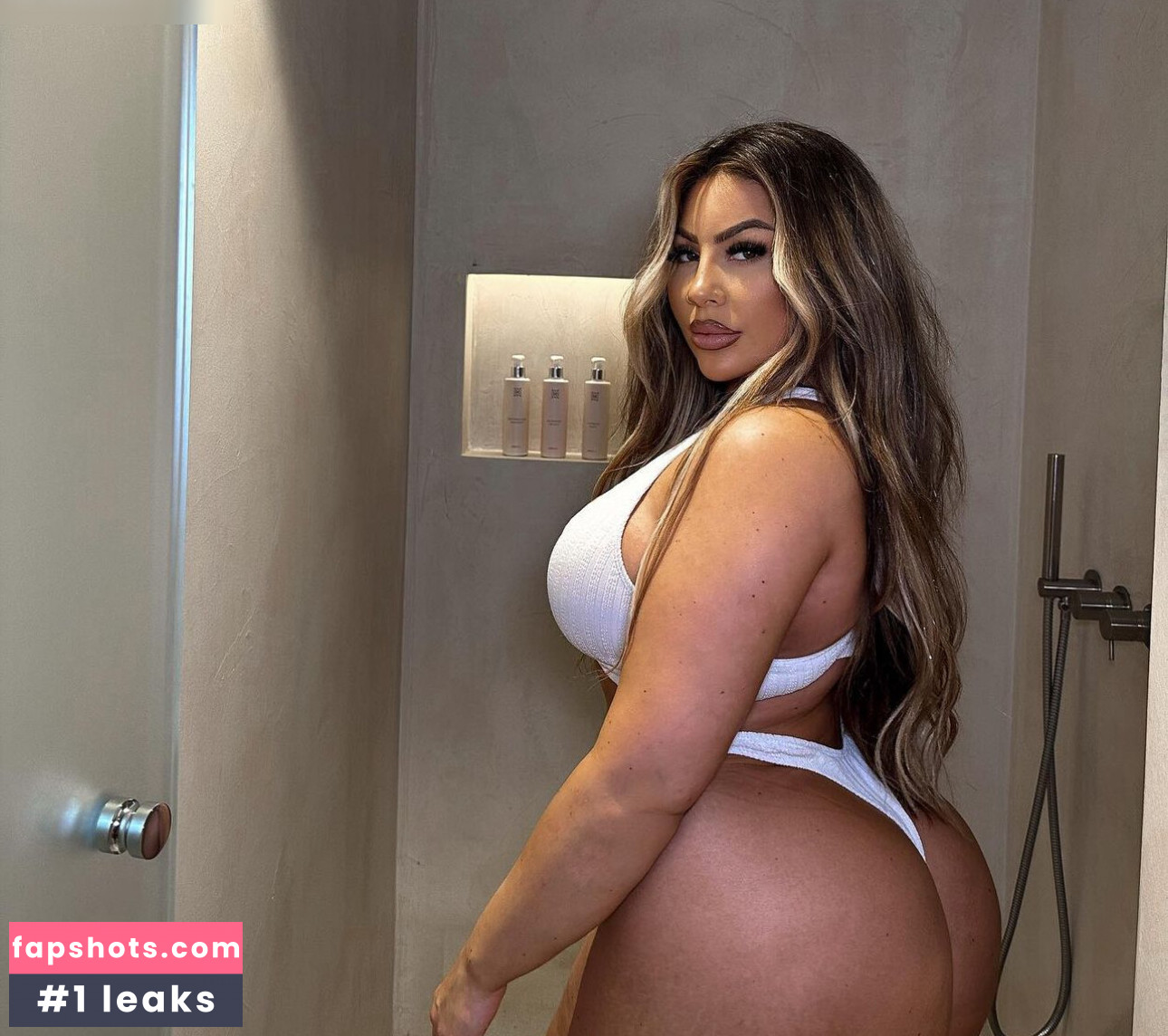 Melina.Million gallery photo #4