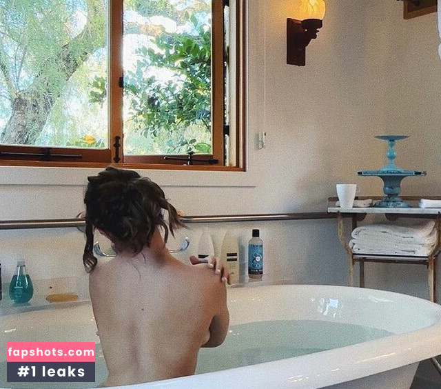 Melina gallery photo #3