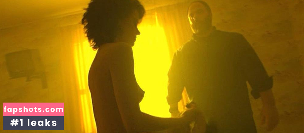 Melinda Kinnaman nude babe gallery