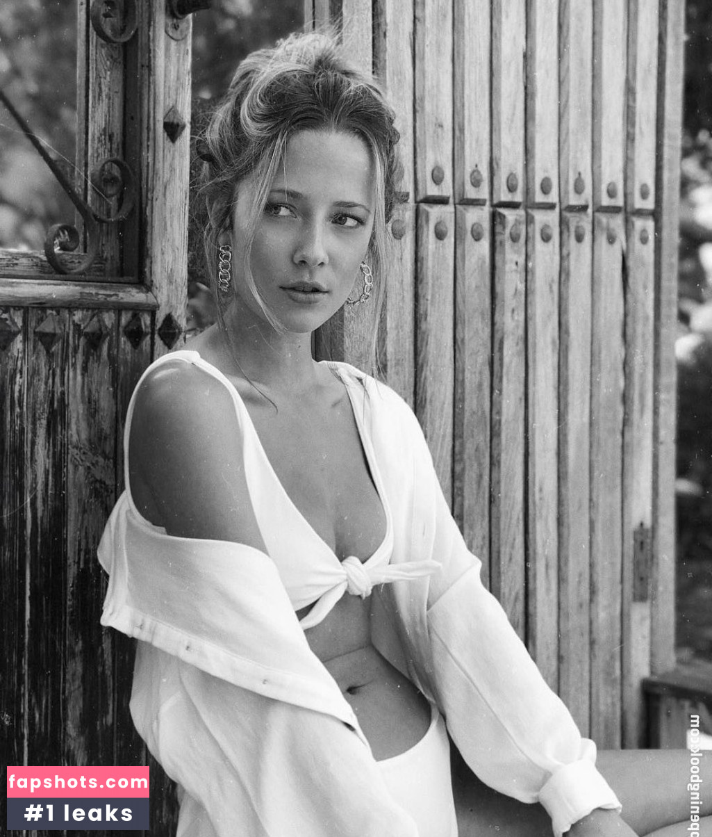 Meline Carmona Meurant gallery photo #55