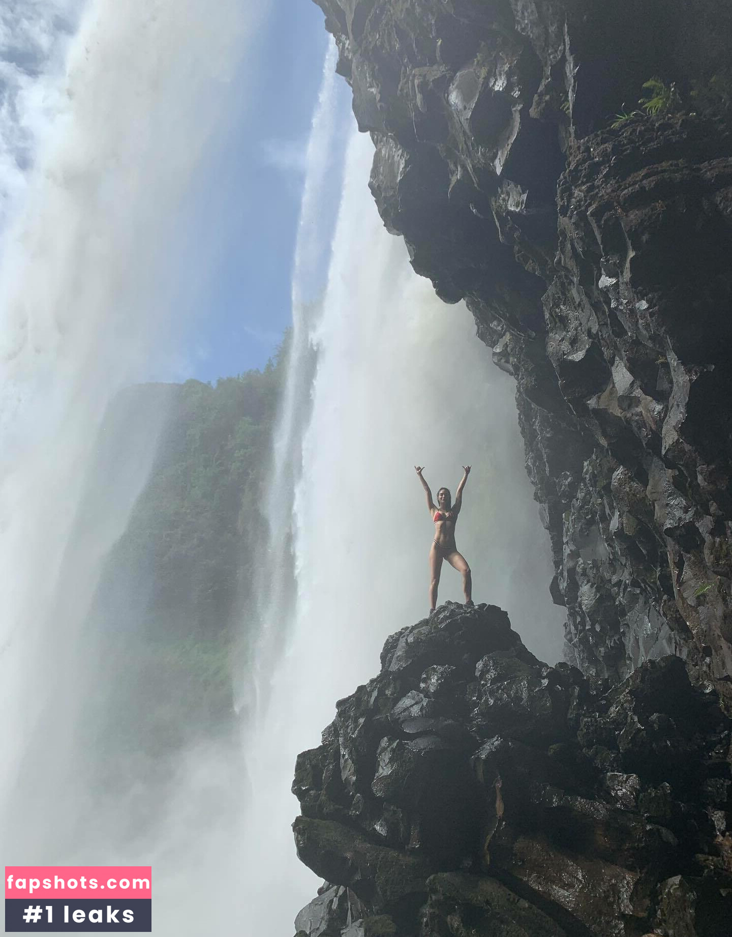 Melissa Barrera gallery photo #2