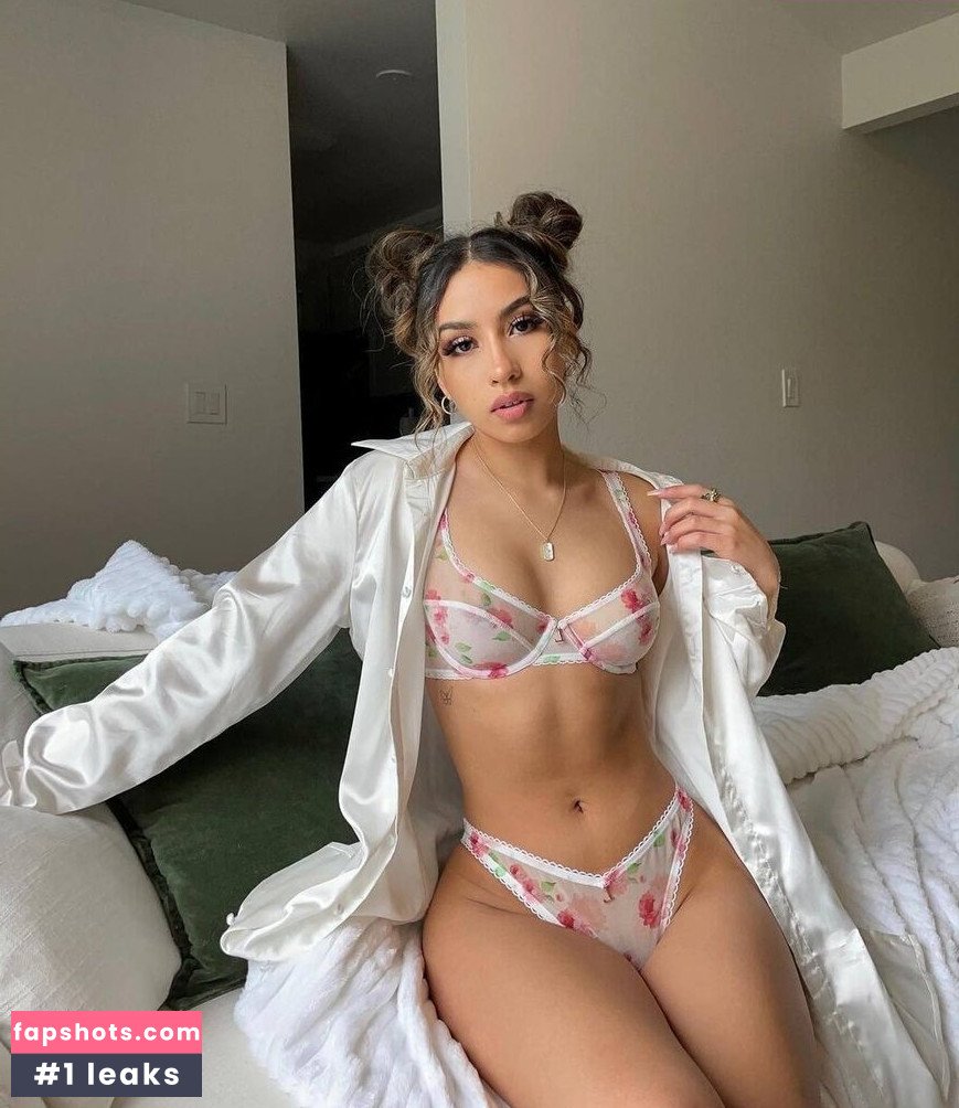 Melissa Estrella gallery photo #84