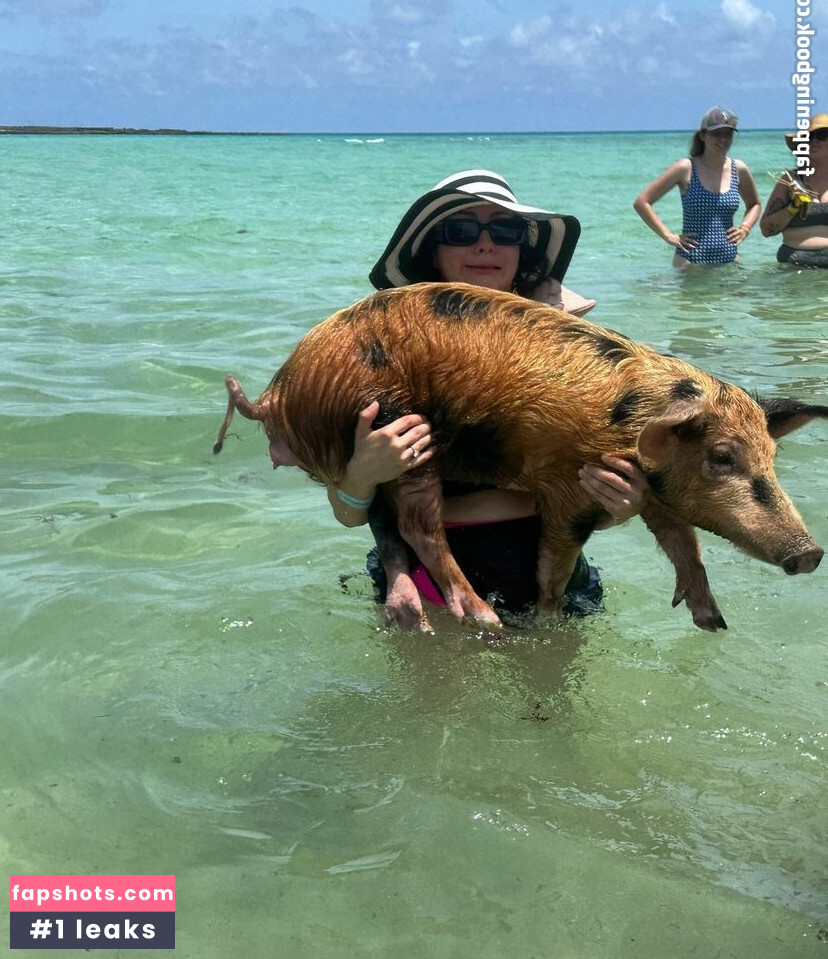 Melissa Herrera gallery photo #43