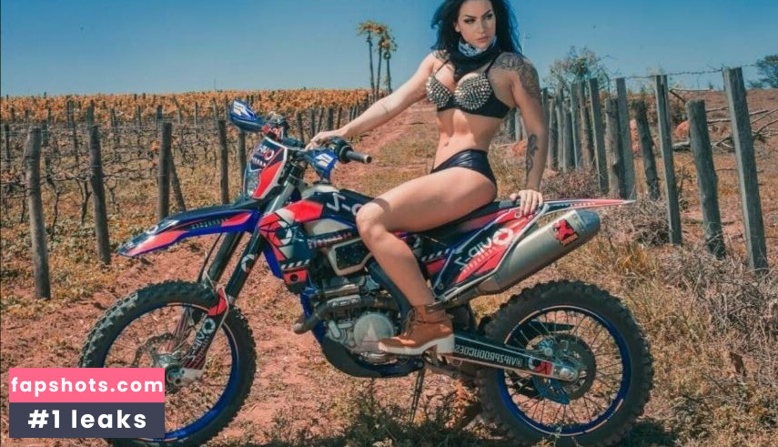 Melissa Lameira gallery photo #15