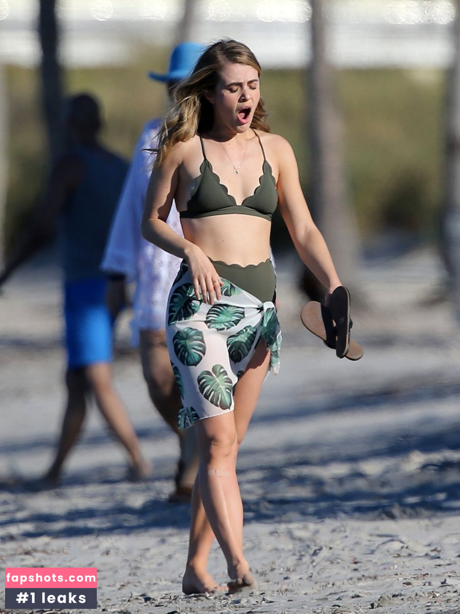 Melissa Roxburgh gallery photo #156