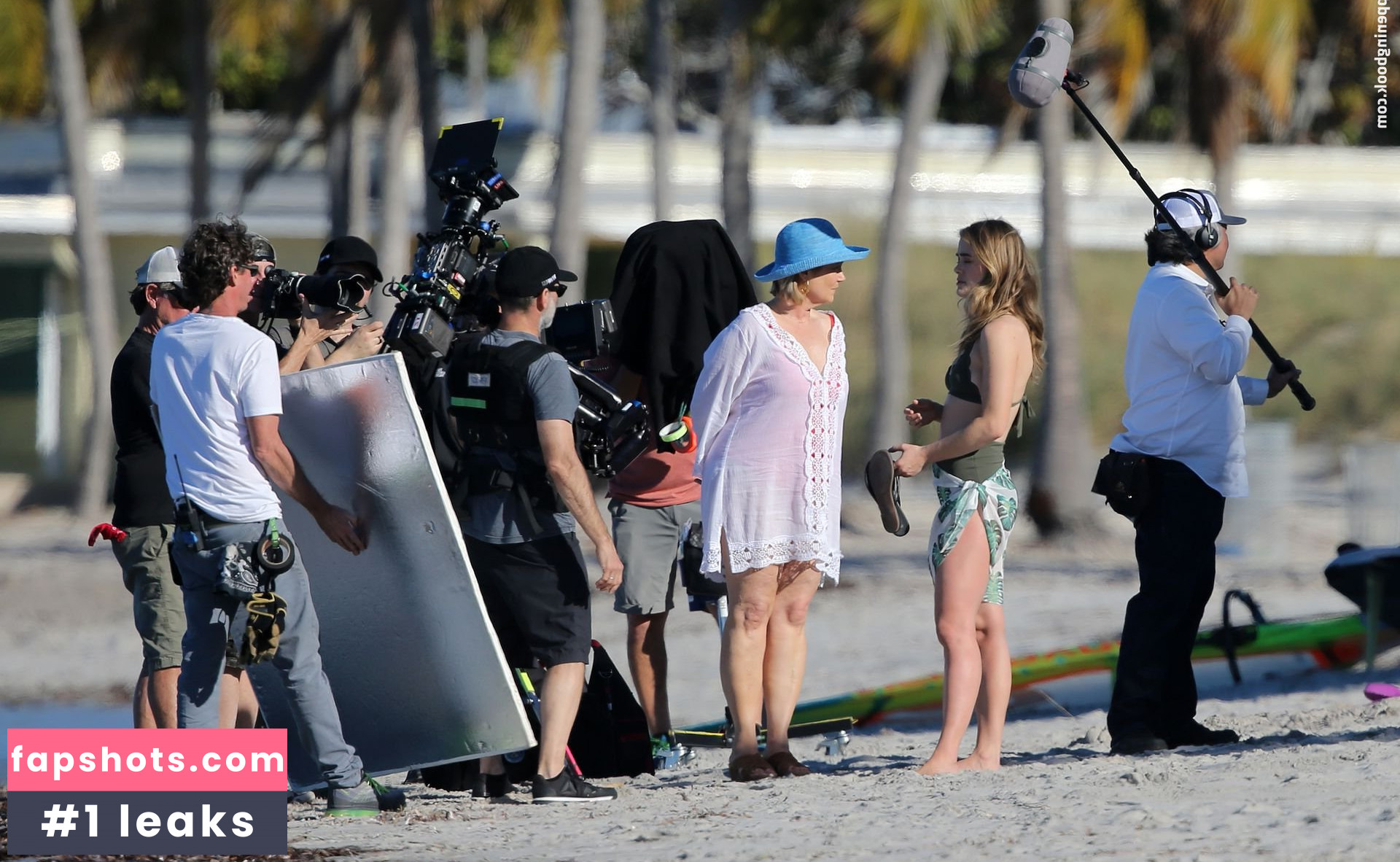 Melissa Roxburgh gallery photo #168