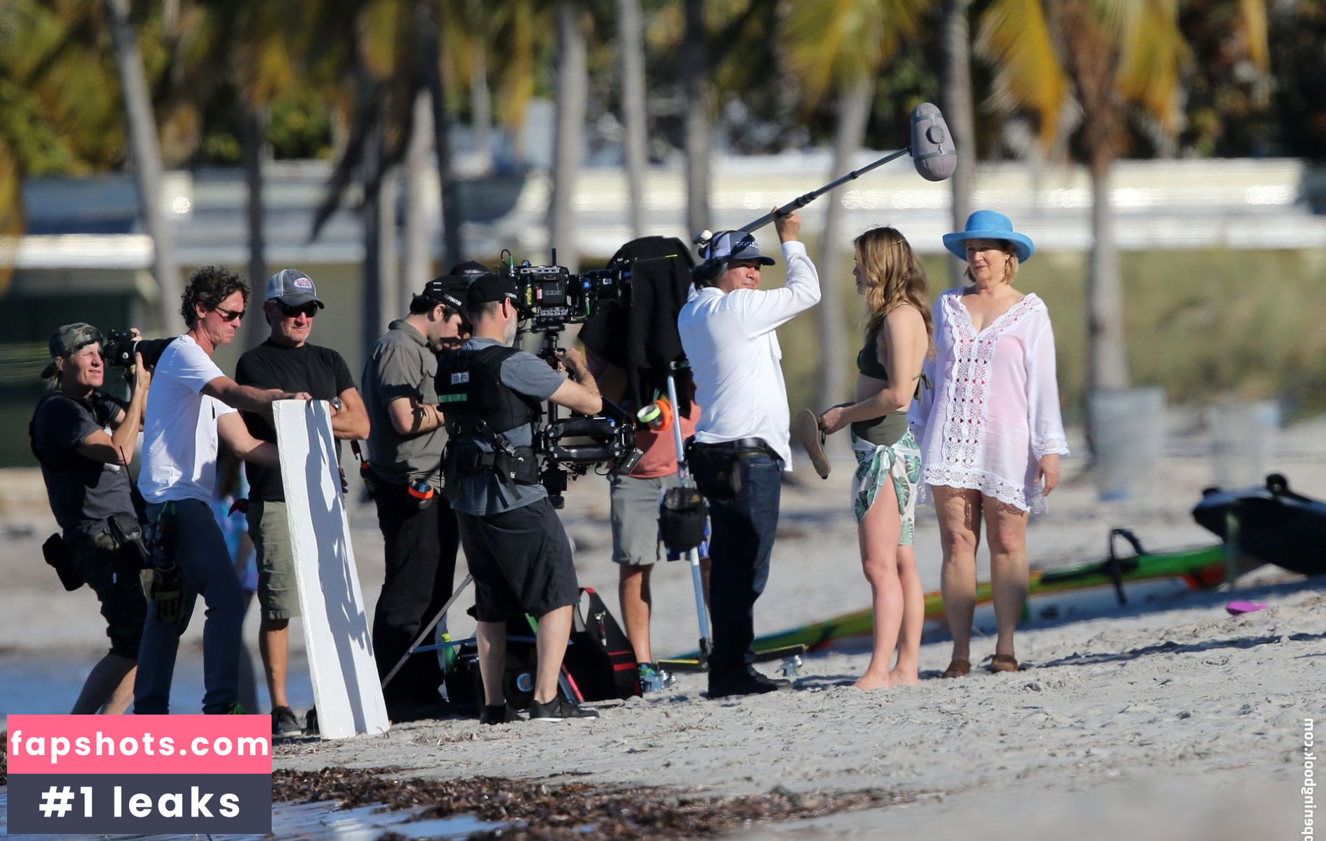 Melissa Roxburgh gallery photo #173