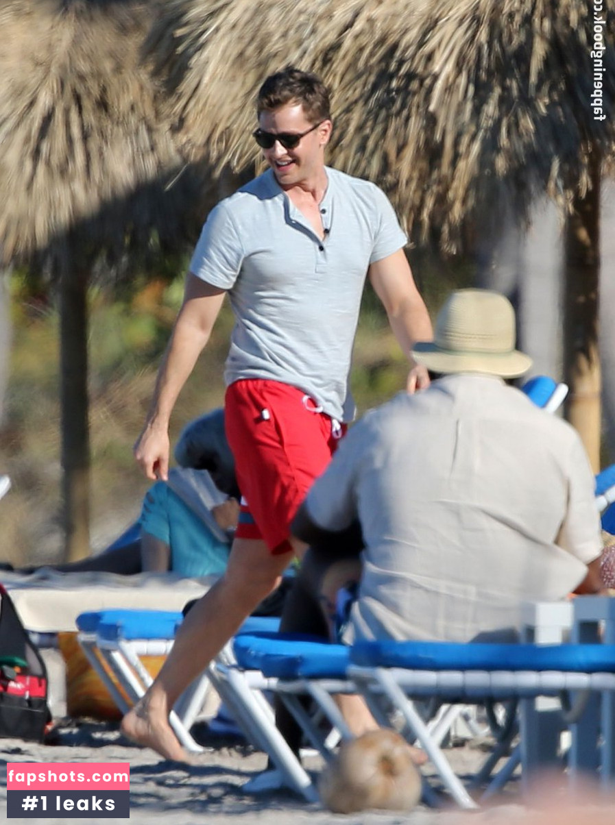 Melissa Roxburgh gallery photo #175