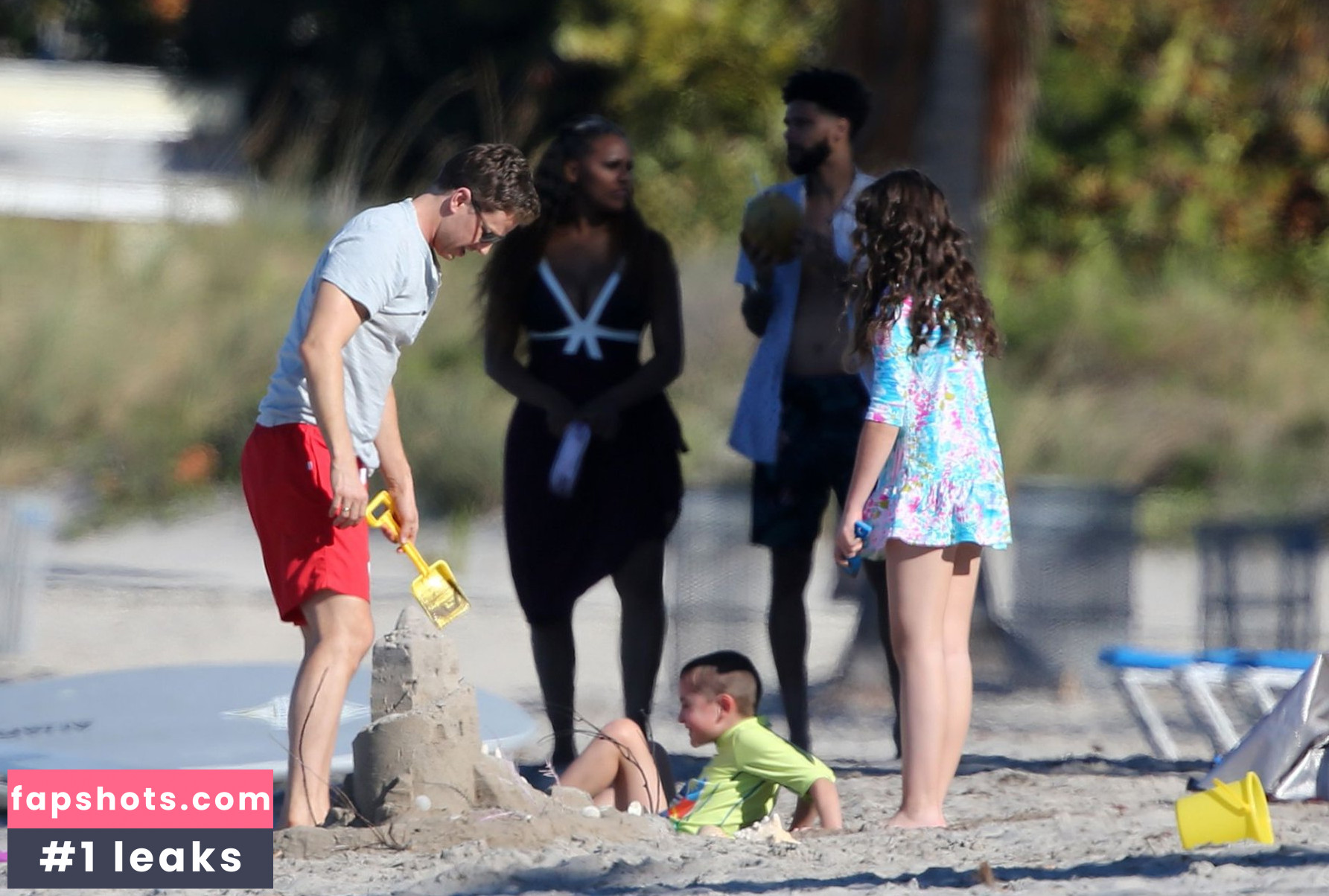 Melissa Roxburgh gallery photo #182