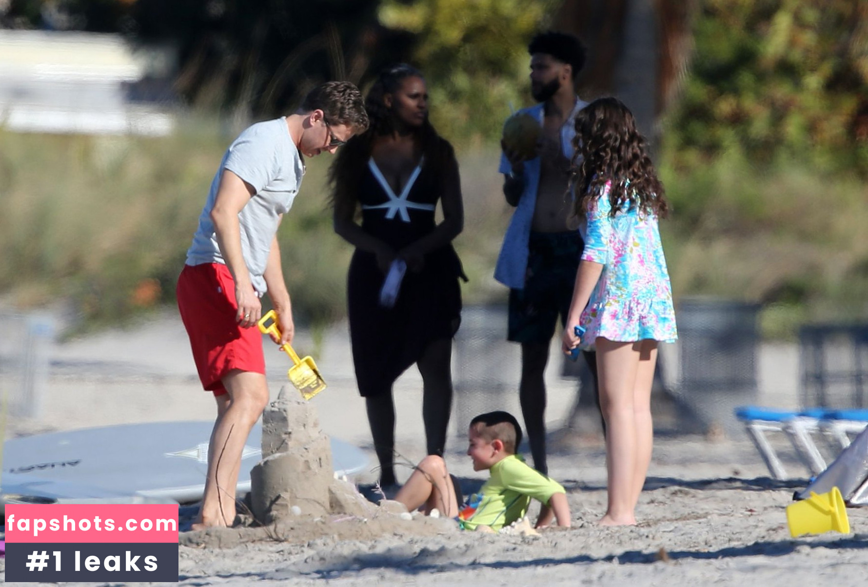 Melissa Roxburgh gallery photo #183