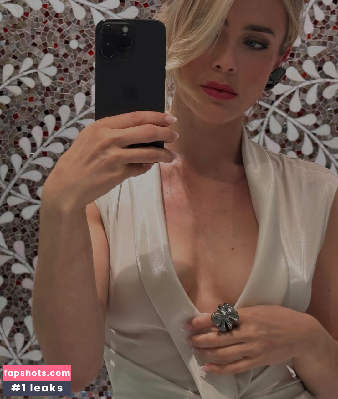 Melissa Roxburgh gallery photo #3