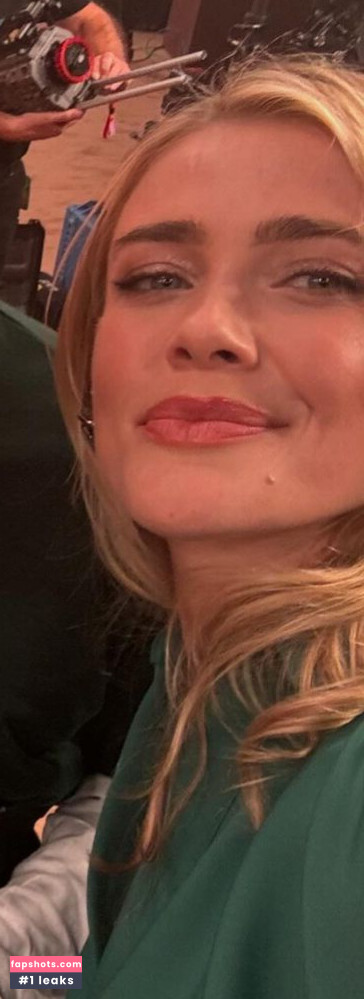 Melissa Roxburgh gallery photo #7