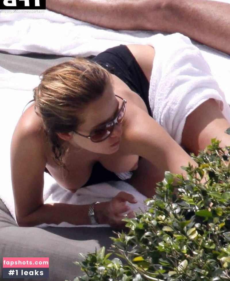 Melissa Theuriau gallery photo #35