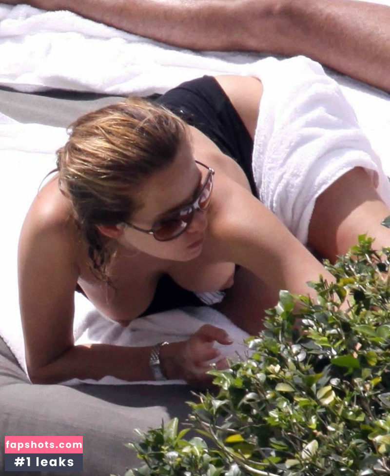 Melissa Theuriau gallery photo #59