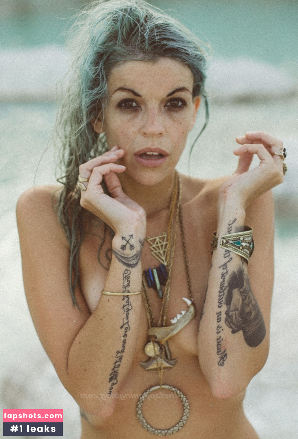 Melodi Meadows nude babe gallery