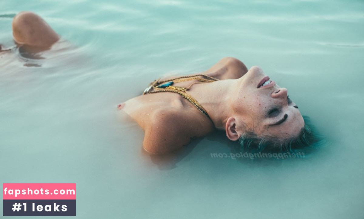 Melodi Meadows gallery photo #5