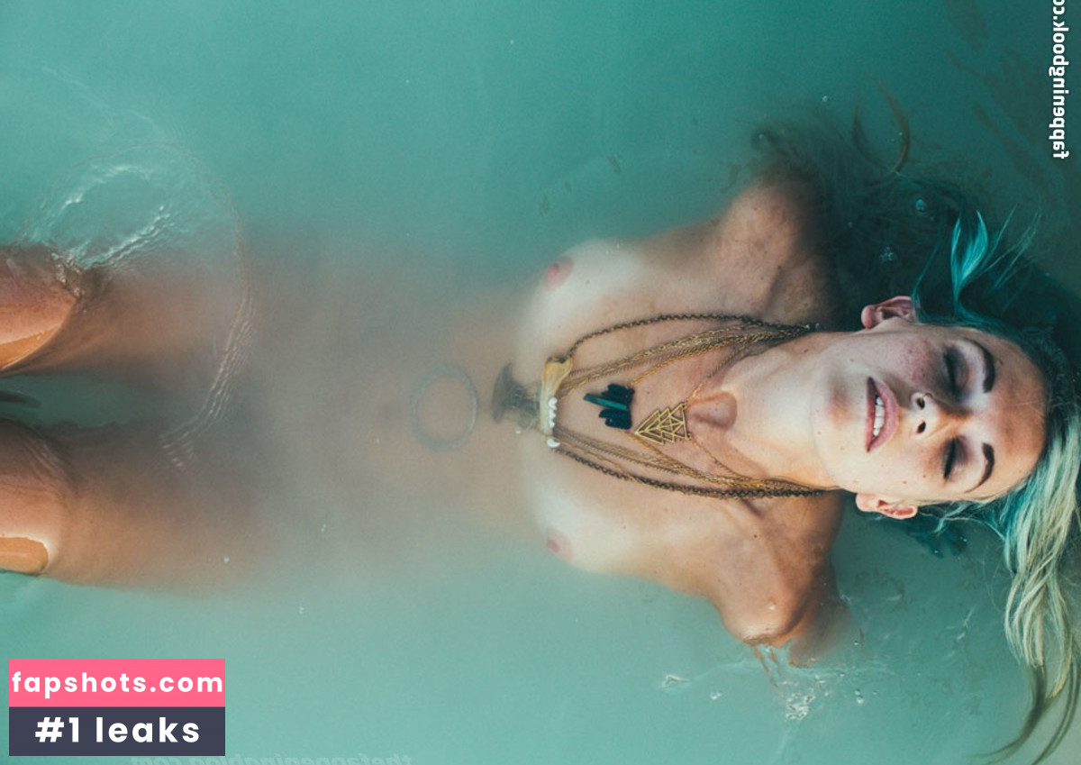 Melodi Meadows gallery photo #7