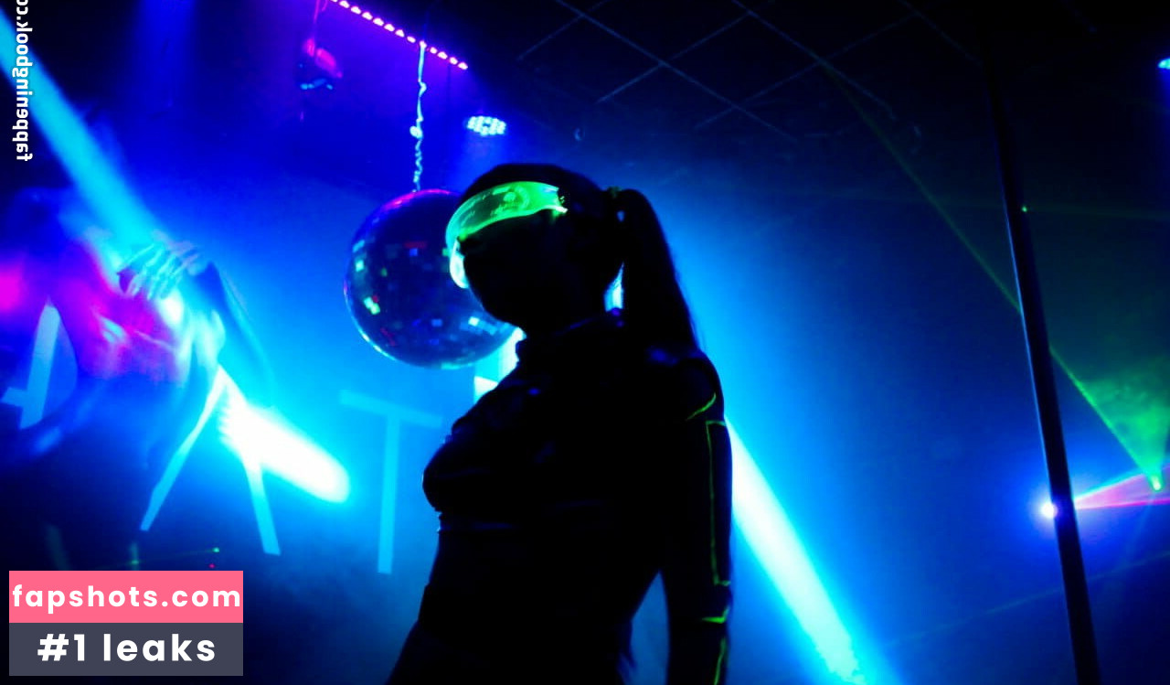 Melody Mew gallery photo #26