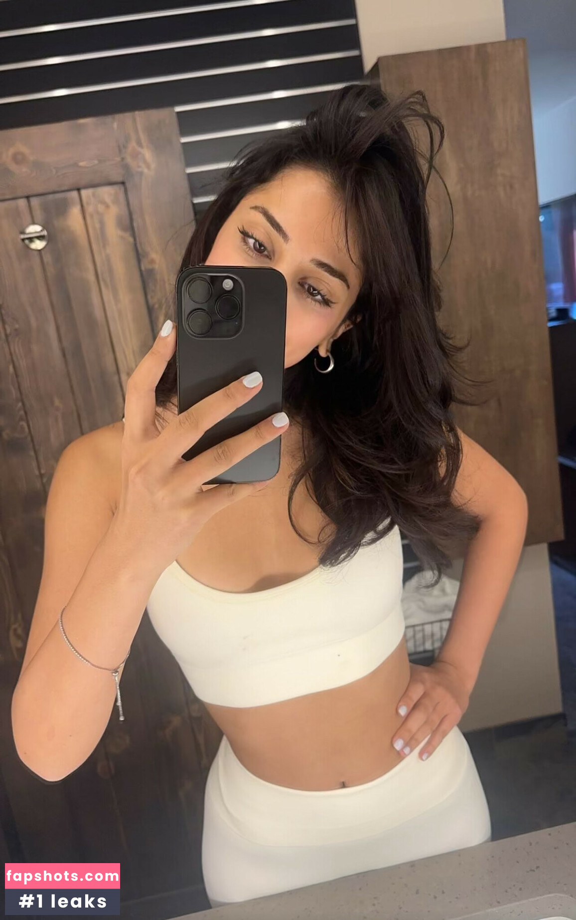 Melody Oz gallery photo #139