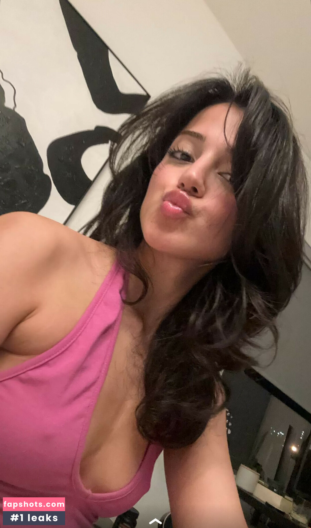 Melody Oz gallery photo #15