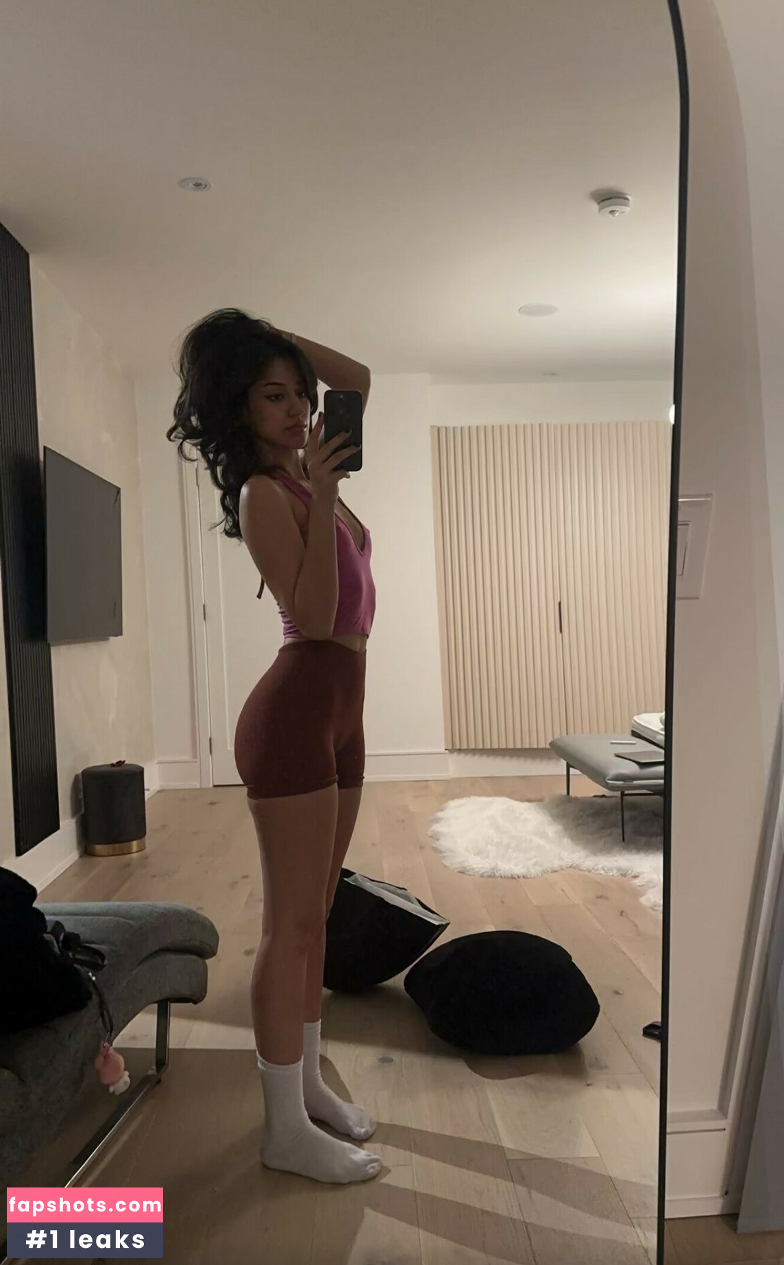 Melody Oz gallery photo #23