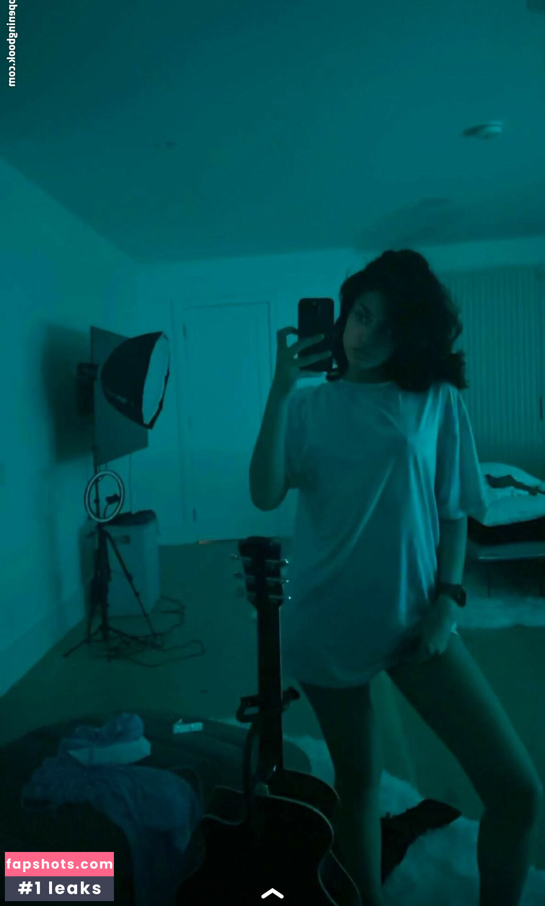 Melody Oz gallery photo #4