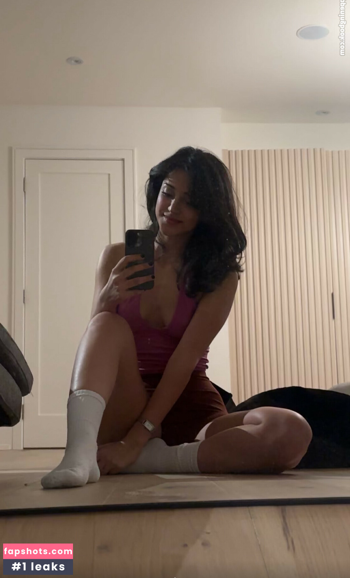 Melody Oz gallery photo #31