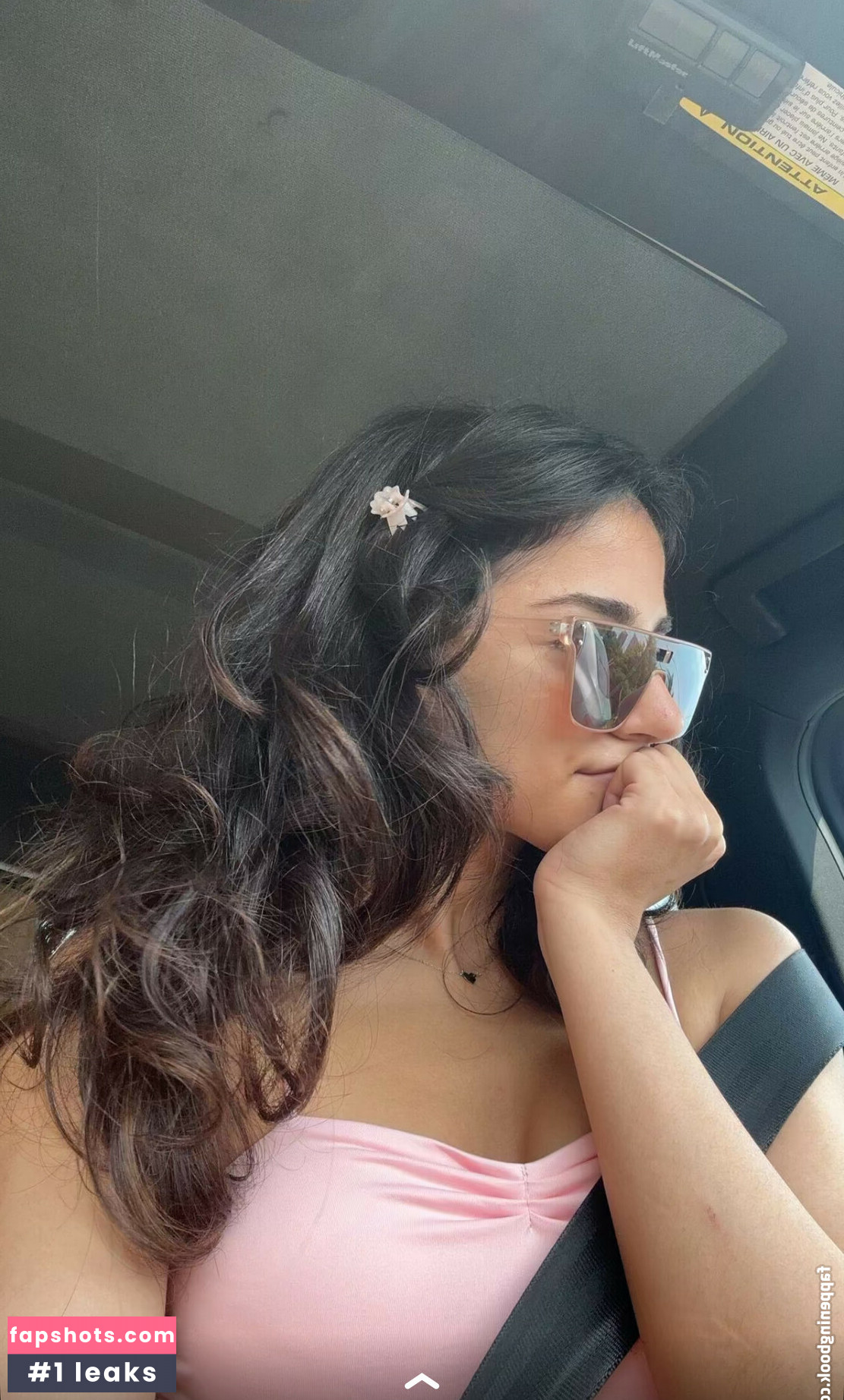 Melody Oz gallery photo #6