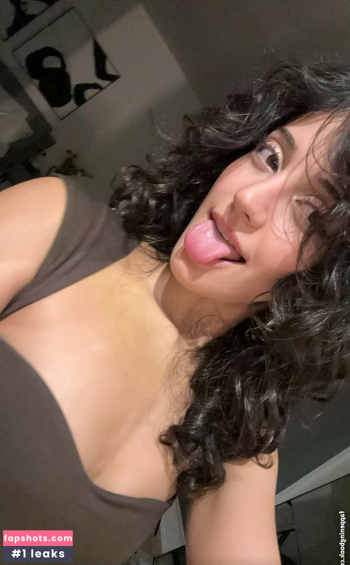 Melody Oz gallery photo #57