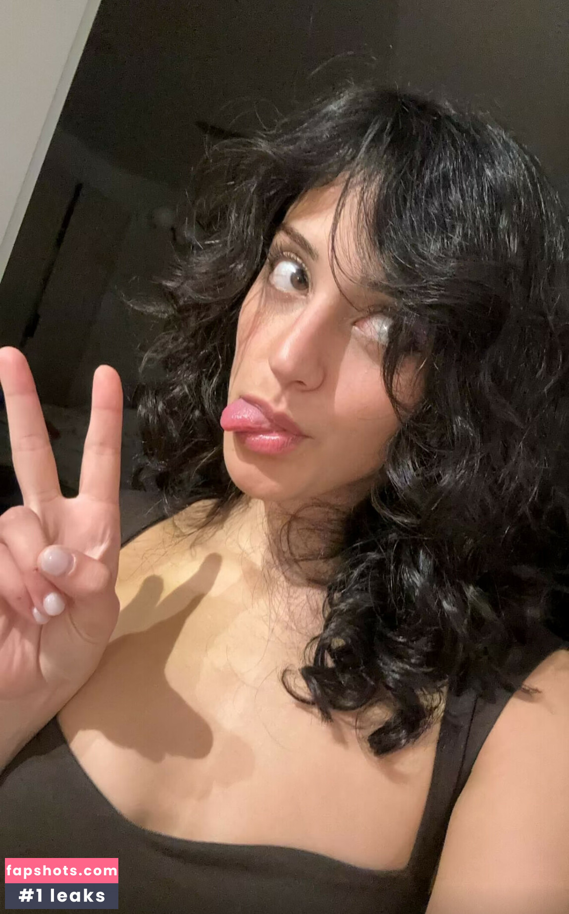 Melody Oz gallery photo #60