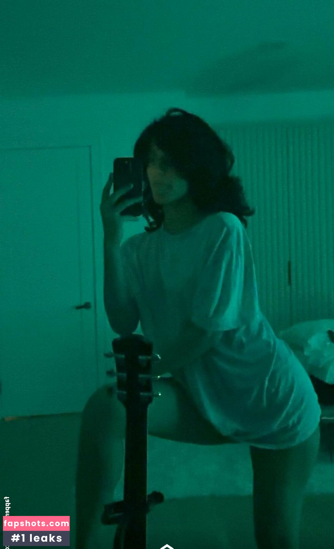 Melody Oz gallery photo #7