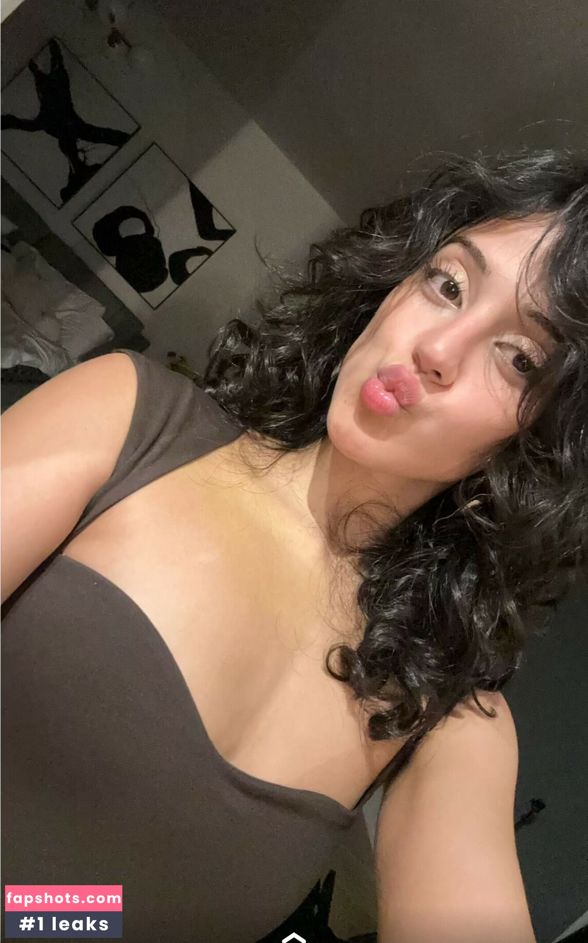 Melody Oz gallery photo #62