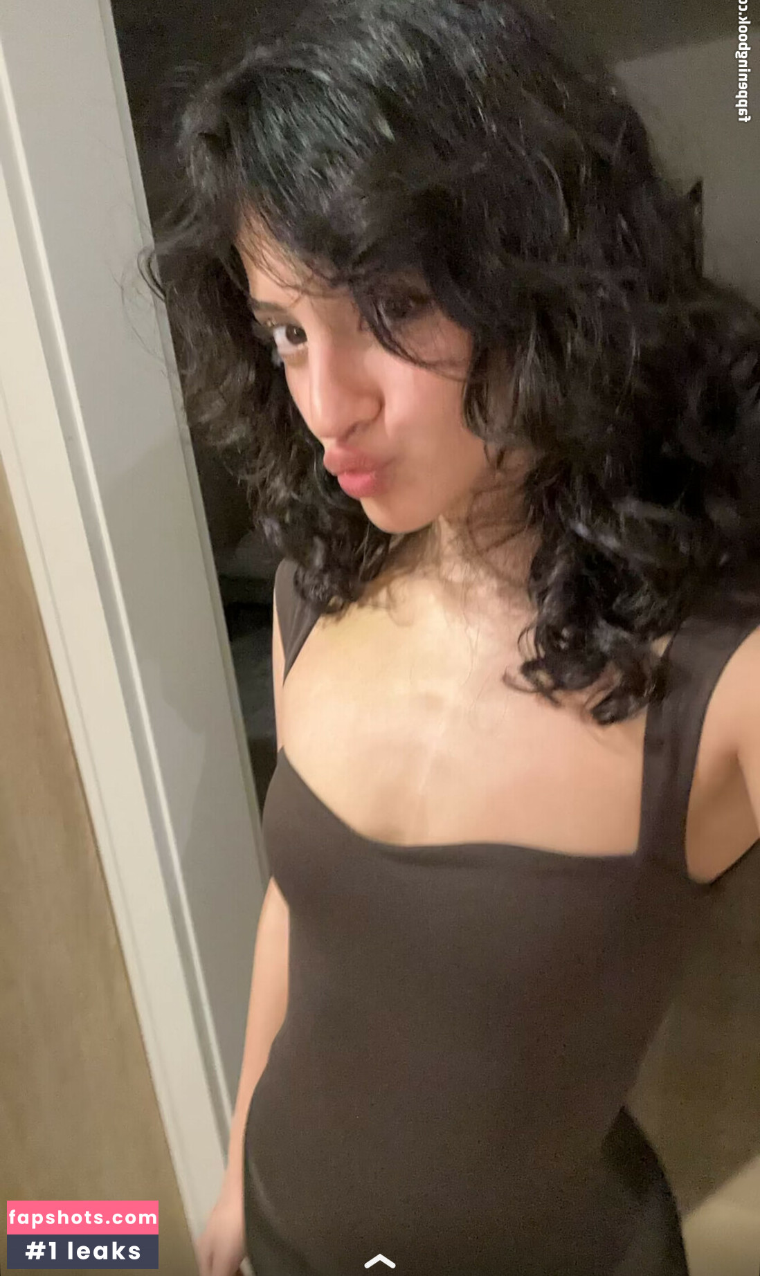 Melody Oz gallery photo #63