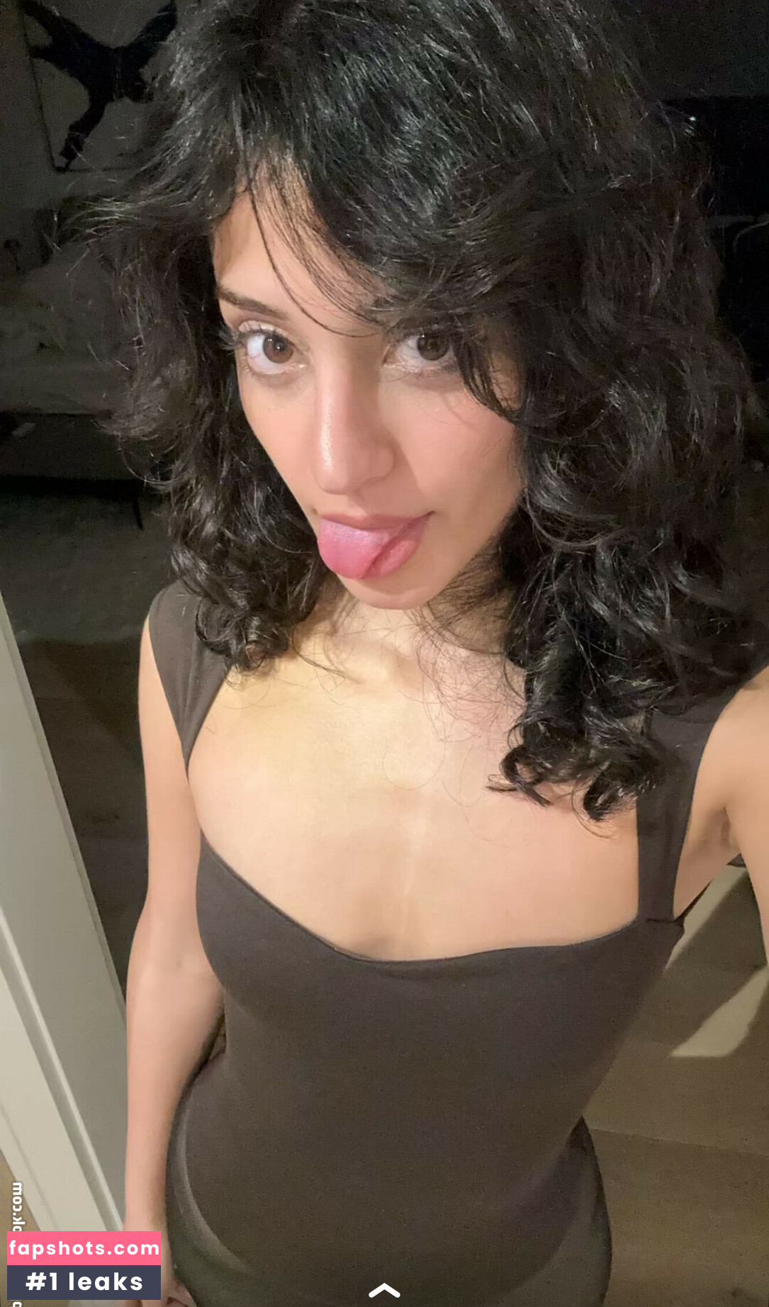 Melody Oz gallery photo #64