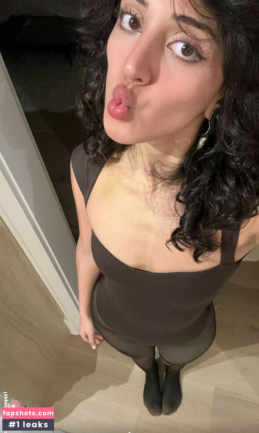 Melody Oz gallery photo #66