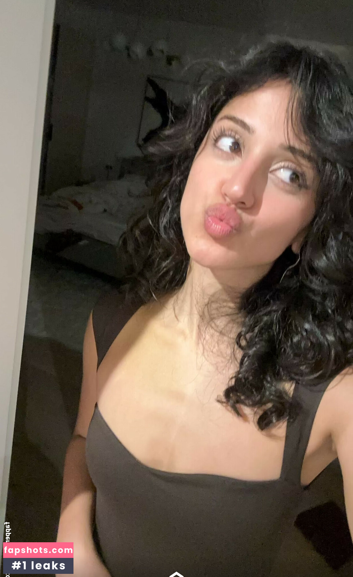 Melody Oz gallery photo #67