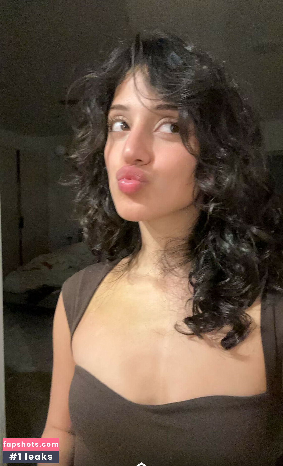 Melody Oz gallery photo #70