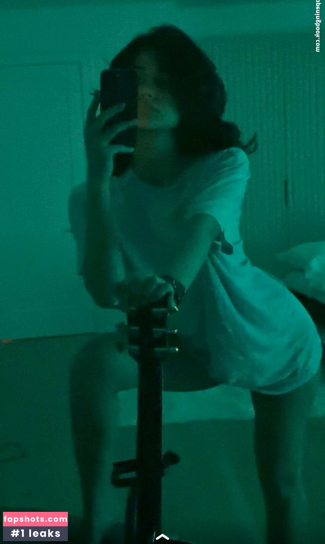 Melody Oz gallery photo #8